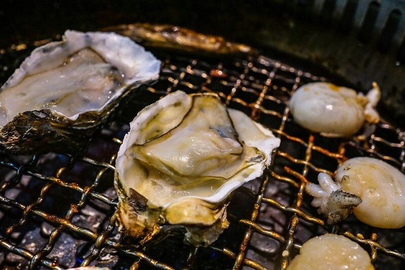 桃園燒肉吃到飽！燒肉道超酷軌道送肉，海鮮火鍋也超讚，聚餐首選。