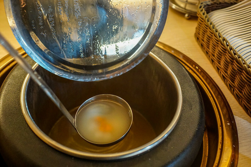 桃園燒肉吃到飽！燒肉道超酷軌道送肉，海鮮火鍋也超讚，聚餐首選。