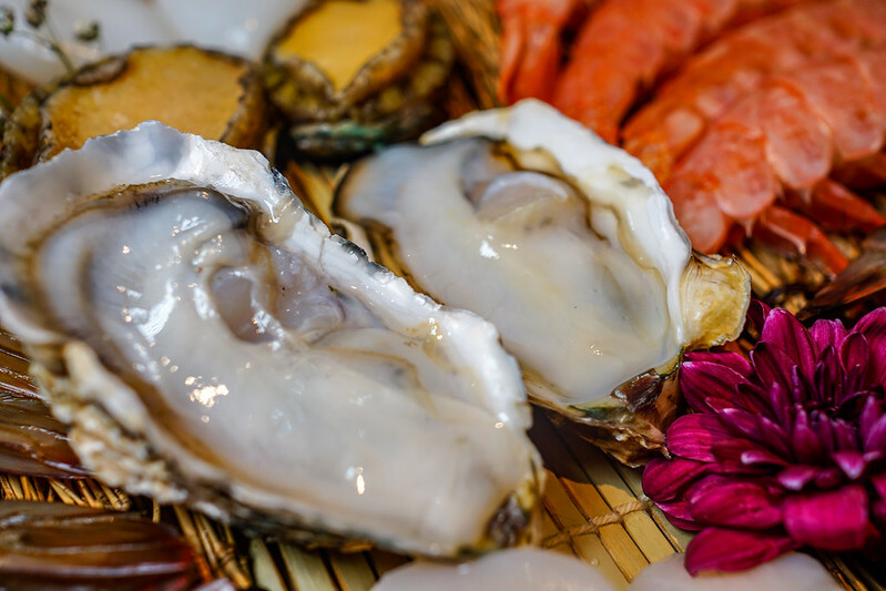 桃園燒肉吃到飽！燒肉道超酷軌道送肉，海鮮火鍋也超讚，聚餐首選。