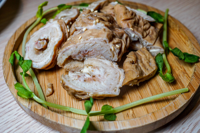 桃園燒肉吃到飽！燒肉道超酷軌道送肉，海鮮火鍋也超讚，聚餐首選。