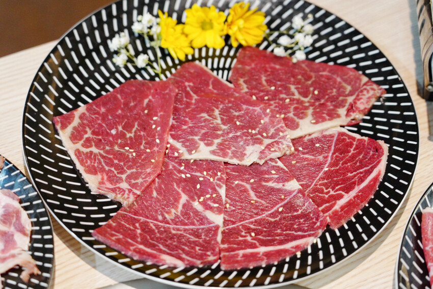 燒肉道|軌道燒肉火烤兩吃!120分鐘吃到飽!589元可吃30種以上,近台茂購物中心 @艾瑪 吃喝玩樂札記