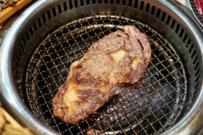 燒肉道|軌道燒肉火烤兩吃!120分鐘吃到飽!589元可吃30種以上,近台茂購物中心 @艾瑪 吃喝玩樂札記