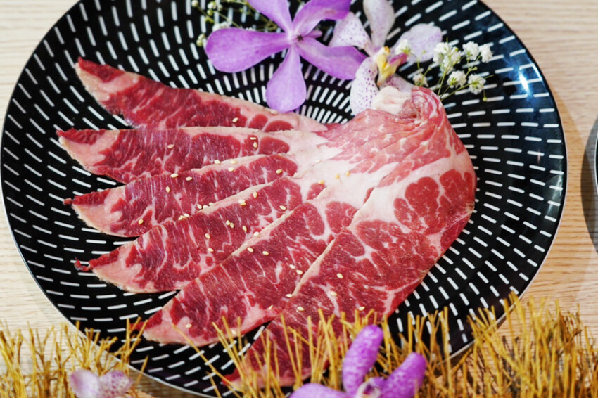 燒肉道|軌道燒肉火烤兩吃!120分鐘吃到飽!589元可吃30種以上,近台茂購物中心 @艾瑪 吃喝玩樂札記