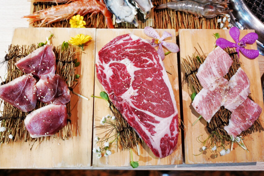 燒肉道|軌道燒肉火烤兩吃!120分鐘吃到飽!589元可吃30種以上,近台茂購物中心 @艾瑪 吃喝玩樂札記