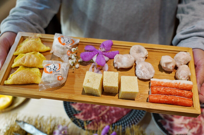 燒肉道|軌道燒肉火烤兩吃!120分鐘吃到飽!589元可吃30種以上,近台茂購物中心 @艾瑪 吃喝玩樂札記