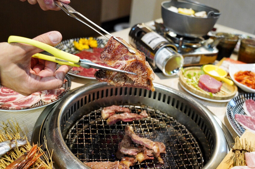 燒肉道|軌道燒肉火烤兩吃!120分鐘吃到飽!589元可吃30種以上,近台茂購物中心 @艾瑪 吃喝玩樂札記