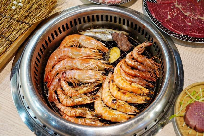 燒肉道|軌道燒肉火烤兩吃!120分鐘吃到飽!589元可吃30種以上,近台茂購物中心 @艾瑪 吃喝玩樂札記