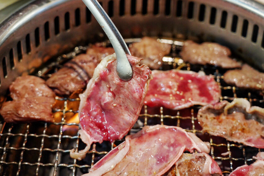 燒肉道|軌道燒肉火烤兩吃!120分鐘吃到飽!589元可吃30種以上,近台茂購物中心 @艾瑪 吃喝玩樂札記