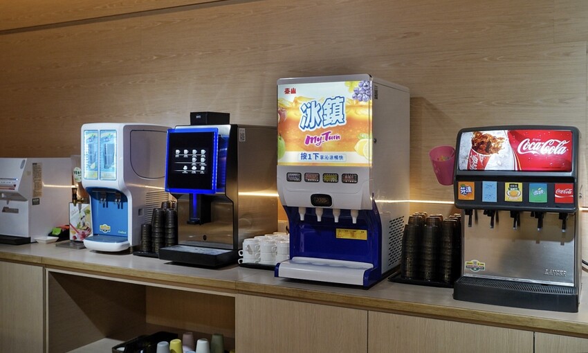 【燒肉道】全台第一間軌道送餐燒肉吃到飽,還有熱呼呼的火鍋可以享用,火烤兩吃一次滿足!直上最高價位,就享高達70種食材無限供應! - 阿華田的美食日記