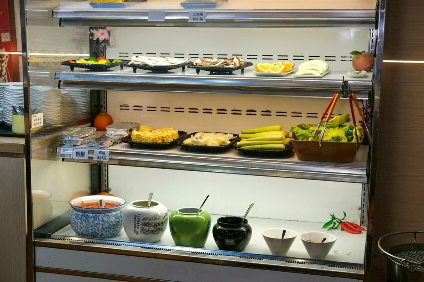 燒肉道｜全台第一家軌道火烤吃到飽，多達百款頂級海陸食材任你吃! - 肉依小姐吃什麼