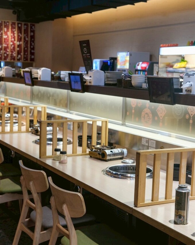 燒肉道｜全台第一家軌道火烤吃到飽，多達百款頂級海陸食材任你吃! - 肉依小姐吃什麼