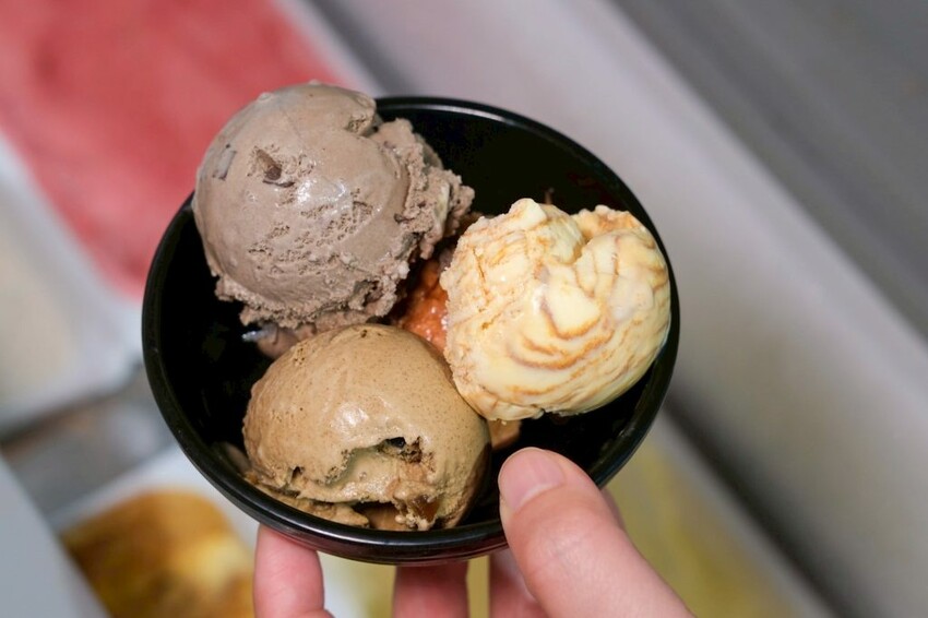 燒肉道｜全台第一家軌道火烤吃到飽，多達百款頂級海陸食材任你吃! - 肉依小姐吃什麼