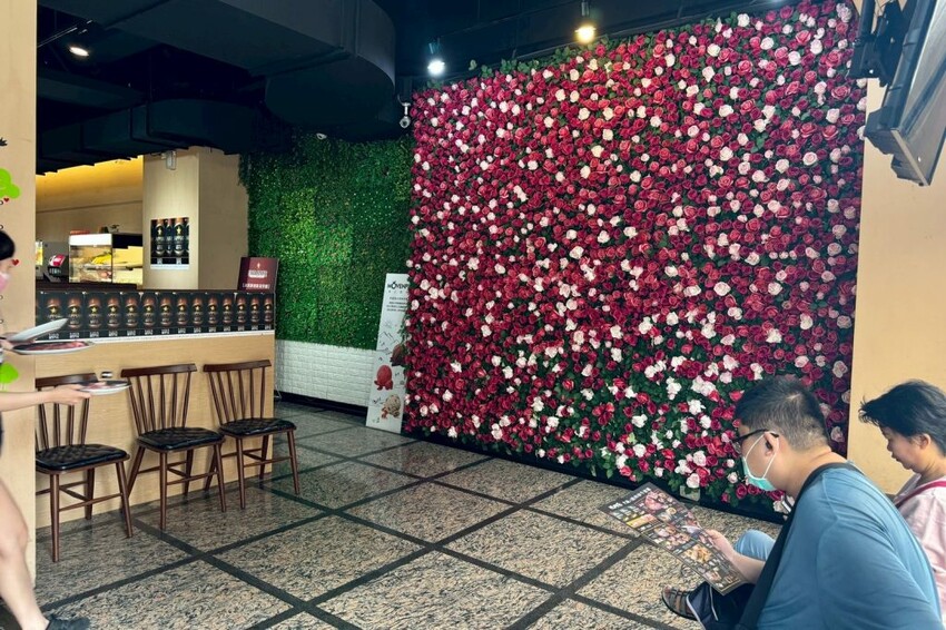 燒肉道｜全台第一家軌道火烤吃到飽，多達百款頂級海陸食材任你吃! - 肉依小姐吃什麼