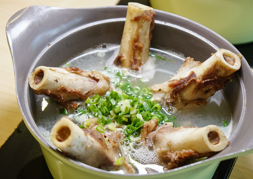 [高雄火鍋推薦]星野肉肉鍋-豪氣12盎司大肉盤!超鮮美蛤蜊鍋x濃郁大骨鍋 - 美食好芃友