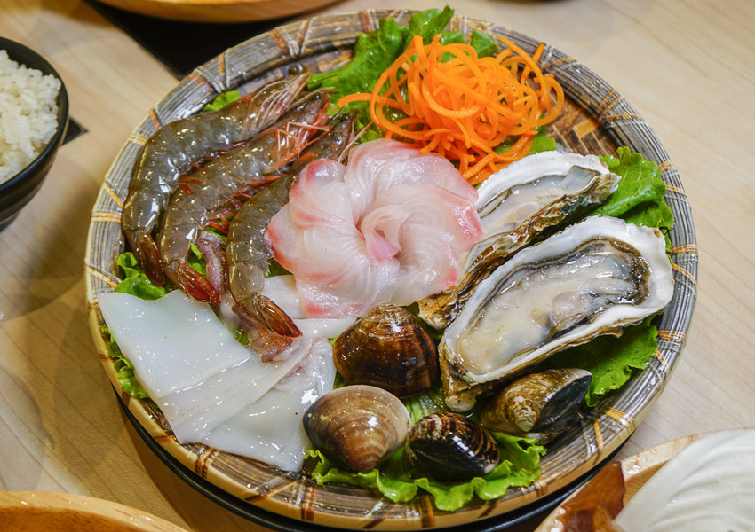 [高雄火鍋推薦]星野肉肉鍋-豪氣12盎司大肉盤!超鮮美蛤蜊鍋x濃郁大骨鍋 - 美食好芃友