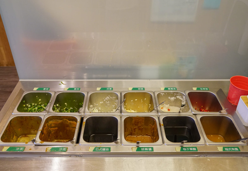 [高雄火鍋推薦]星野肉肉鍋-豪氣12盎司大肉盤!超鮮美蛤蜊鍋x濃郁大骨鍋 - 美食好芃友