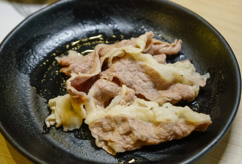 [高雄火鍋推薦]星野肉肉鍋-豪氣12盎司大肉盤!超鮮美蛤蜊鍋x濃郁大骨鍋 - 美食好芃友