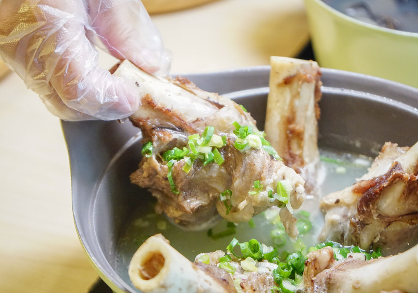 [高雄火鍋推薦]星野肉肉鍋-豪氣12盎司大肉盤!超鮮美蛤蜊鍋x濃郁大骨鍋 - 美食好芃友