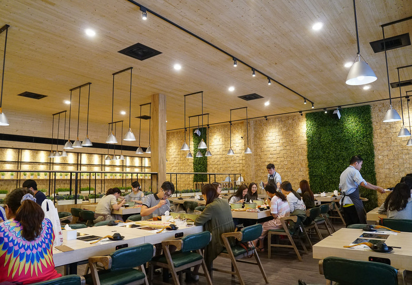 [高雄火鍋推薦]星野肉肉鍋-豪氣12盎司大肉盤!超鮮美蛤蜊鍋x濃郁大骨鍋 - 美食好芃友