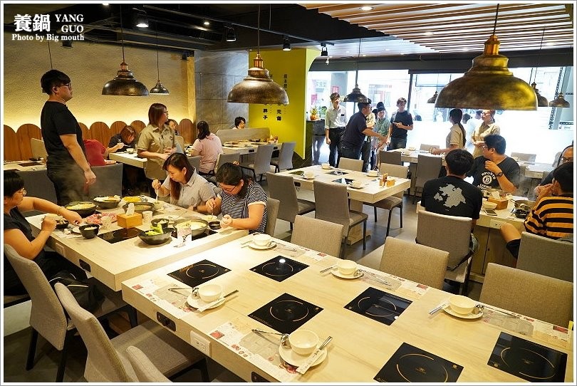 【台北火鍋】養鍋Yang Guo石頭涮涮鍋．台中排隊火鍋名店來台北囉!口味多樣、用料實在，不收服務費、友善寵物餐廳!
