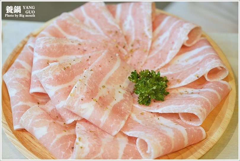 【台北火鍋】養鍋Yang Guo石頭涮涮鍋．台中排隊火鍋名店來台北囉!口味多樣、用料實在，不收服務費、友善寵物餐廳!