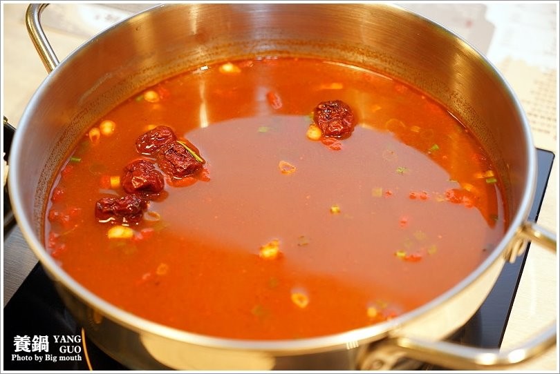 【台北火鍋】養鍋Yang Guo石頭涮涮鍋．台中排隊火鍋名店來台北囉!口味多樣、用料實在，不收服務費、友善寵物餐廳!