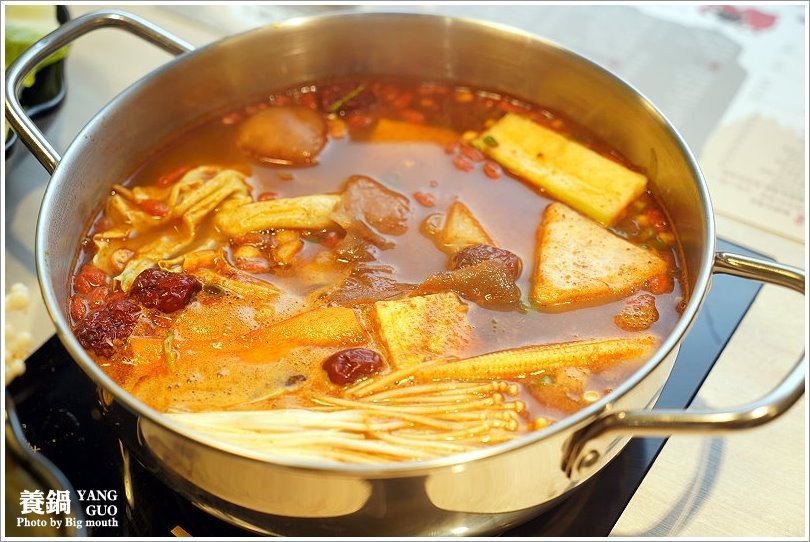 【台北火鍋】養鍋Yang Guo石頭涮涮鍋．台中排隊火鍋名店來台北囉!口味多樣、用料實在，不收服務費、友善寵物餐廳!