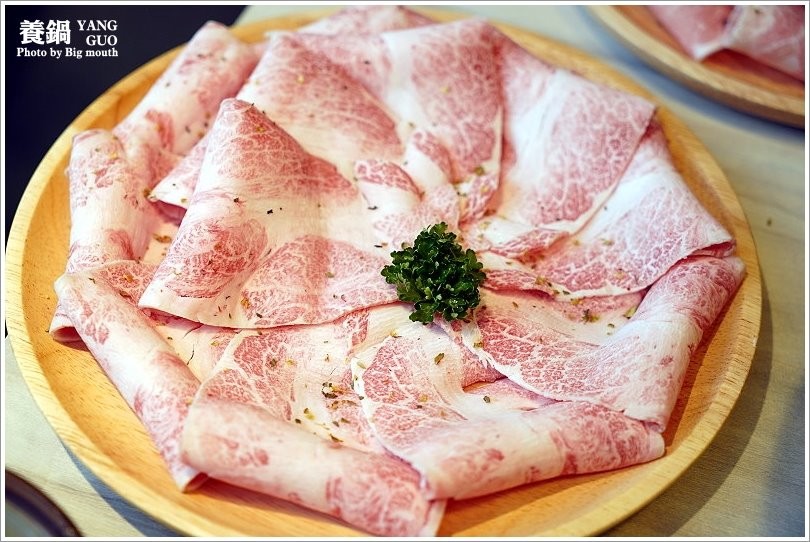 【台北火鍋】養鍋Yang Guo石頭涮涮鍋．台中排隊火鍋名店來台北囉!口味多樣、用料實在，不收服務費、友善寵物餐廳!