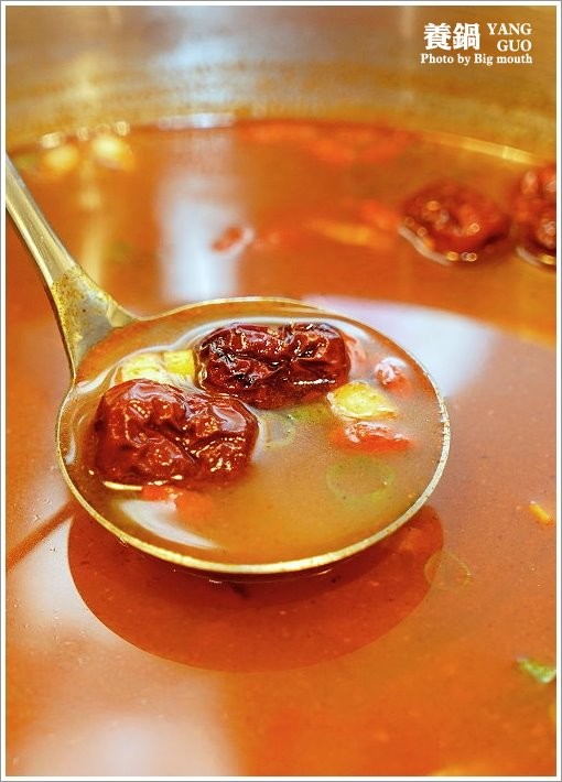 【台北火鍋】養鍋Yang Guo石頭涮涮鍋．台中排隊火鍋名店來台北囉!口味多樣、用料實在，不收服務費、友善寵物餐廳!