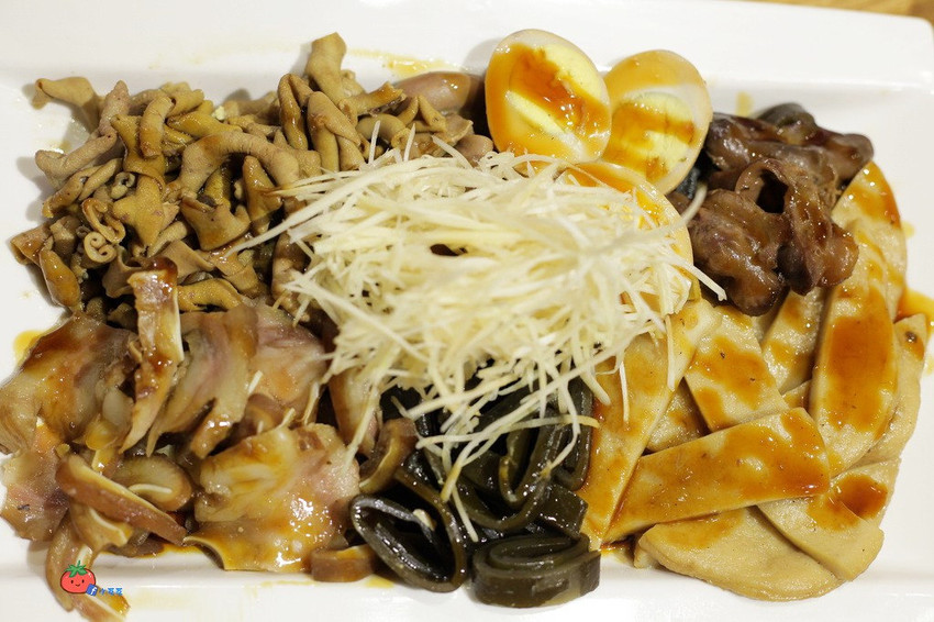 【中和米其林美食】料多疊如山的霸氣養身湯品 雙月食品社