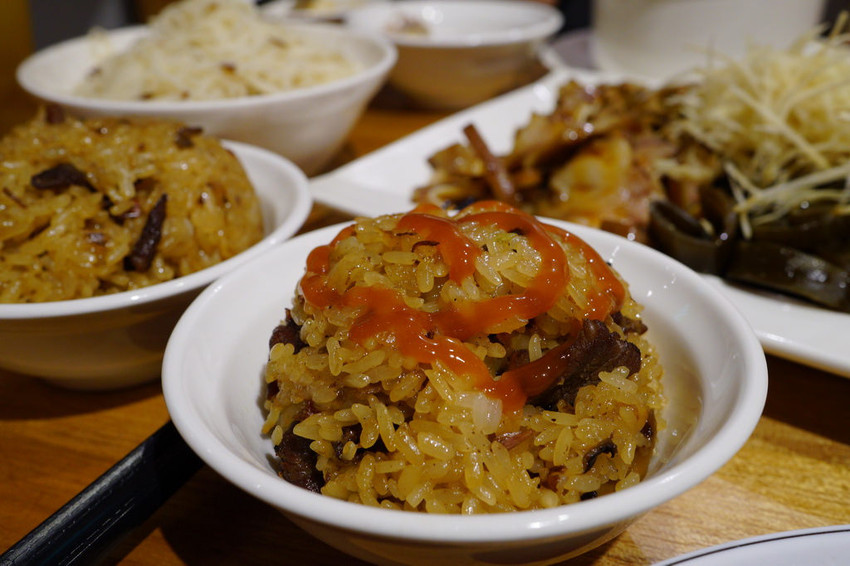 【中和米其林美食】料多疊如山的霸氣養身湯品 雙月食品社