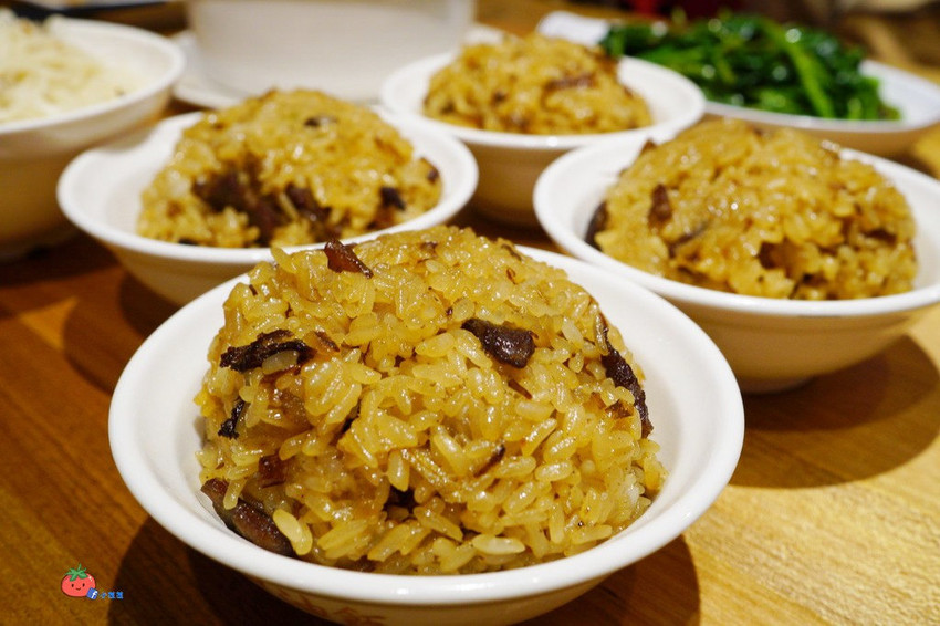 【中和米其林美食】料多疊如山的霸氣養身湯品 雙月食品社