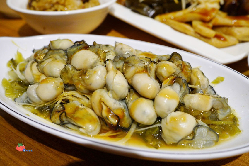 【中和米其林美食】料多疊如山的霸氣養身湯品 雙月食品社