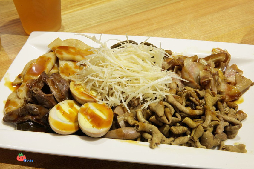 【中和米其林美食】料多疊如山的霸氣養身湯品 雙月食品社