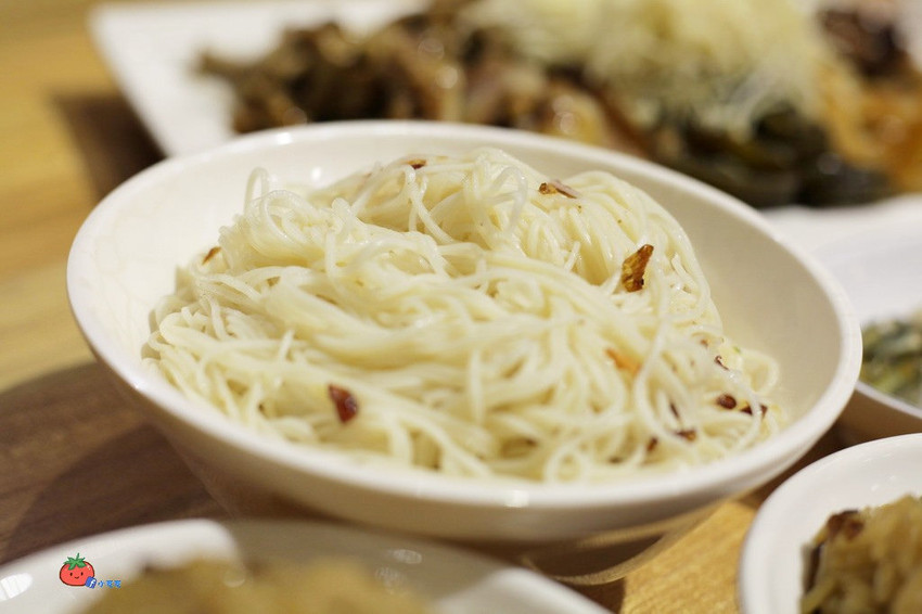 【中和米其林美食】料多疊如山的霸氣養身湯品 雙月食品社