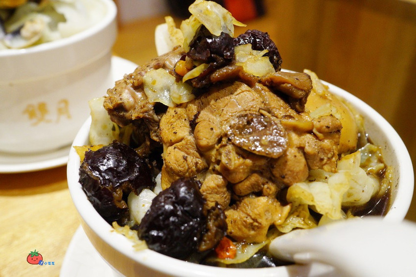 【中和米其林美食】料多疊如山的霸氣養身湯品 雙月食品社