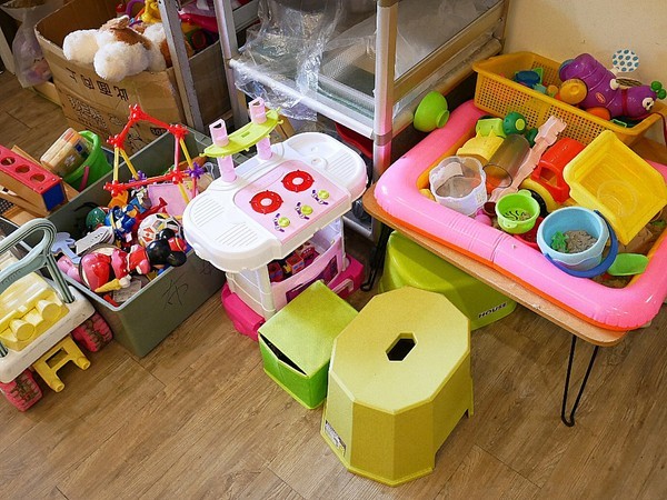 慈園茄苳木棧咖啡館:慈園茄苳木棧咖啡館-雲林古坑複合式景觀餐廳 近劍湖山世界 坐著用餐就能看見繽紛摩天輪與一片綠意相對照 假日放鬆的好去處