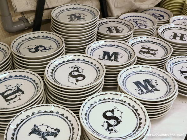 僑俐瓷器有限公司（豐原店）：台中餐具批發│讓人買到失心瘋的僑俐瓷器來台中啦！價格超優惠，還有超美陶瓷牆，豐原IG打卡景點～