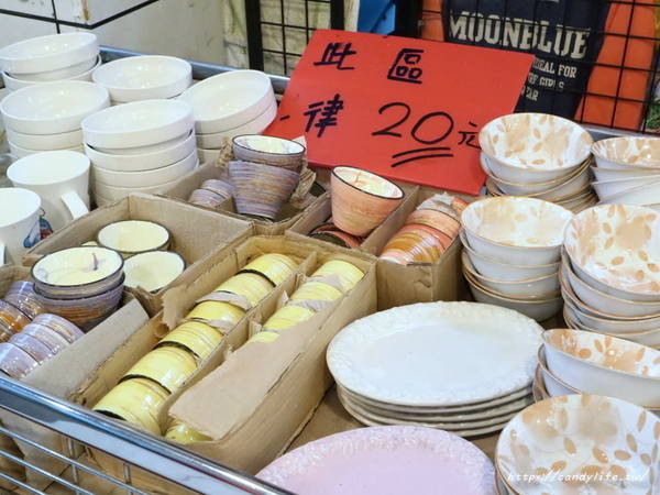 僑俐瓷器有限公司（豐原店）：台中餐具批發│讓人買到失心瘋的僑俐瓷器來台中啦！價格超優惠，還有超美陶瓷牆，豐原IG打卡景點～