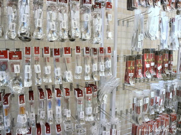 僑俐瓷器有限公司（豐原店）：台中餐具批發│讓人買到失心瘋的僑俐瓷器來台中啦！價格超優惠，還有超美陶瓷牆，豐原IG打卡景點～