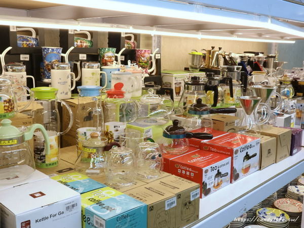 僑俐瓷器有限公司（豐原店）：台中餐具批發│讓人買到失心瘋的僑俐瓷器來台中啦！價格超優惠，還有超美陶瓷牆，豐原IG打卡景點～