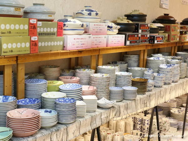僑俐瓷器有限公司（豐原店）：台中餐具批發│讓人買到失心瘋的僑俐瓷器來台中啦！價格超優惠，還有超美陶瓷牆，豐原IG打卡景點～
