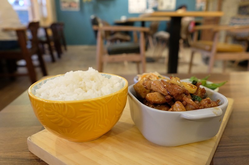 【板橋|新埔站】在家好食 Ma Famille_家常味的叔公三杯雞腿飯及瑪莉亞紅伽哩