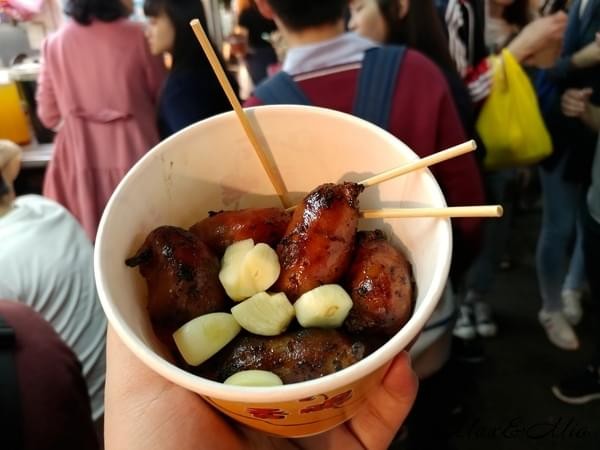 世盛一口吃香腸(基隆廟口43-1攤):基隆廟口夜市美食-世盛一口吃香腸