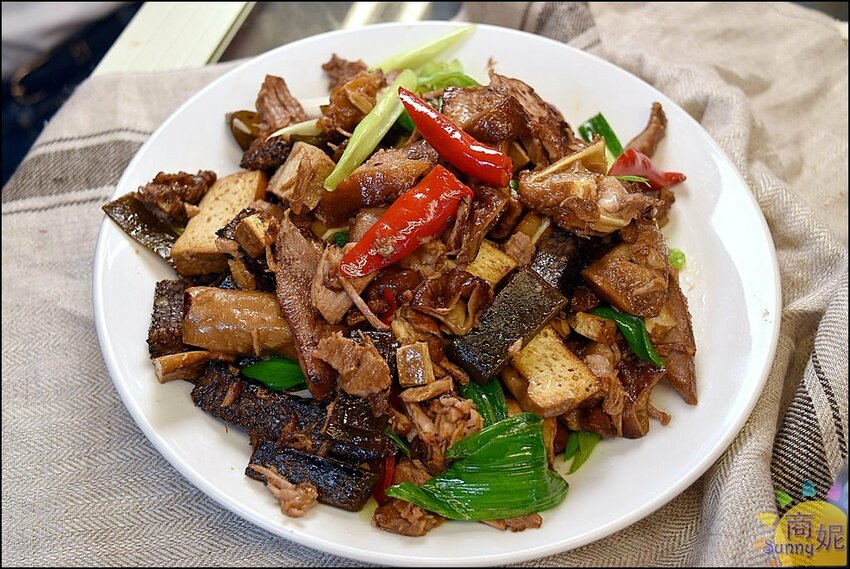 傅記滷味|向上市場人氣上海菜 乾式滷味超正點熱炒過後無敵好吃 - 商妮吃喝遊樂