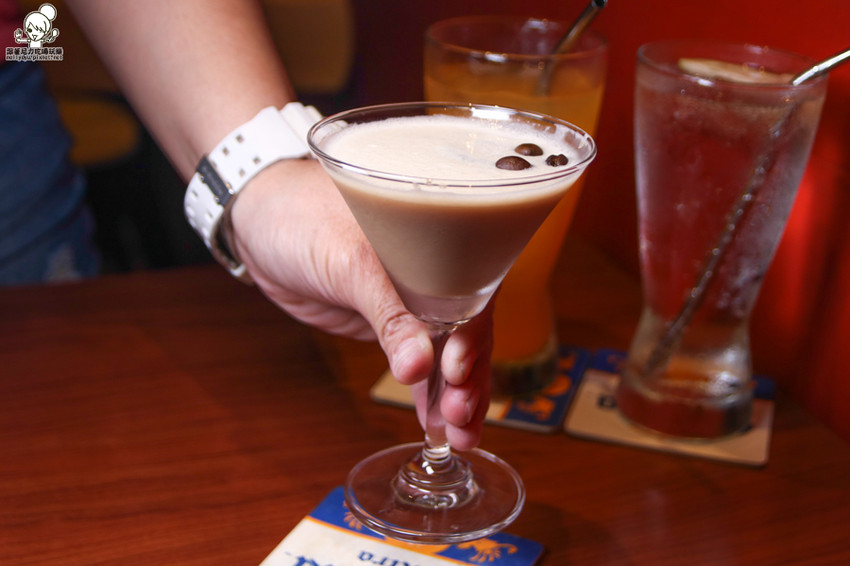 水星酒館 高雄酒館 酒吧 宵夜 小酌 老外 披薩