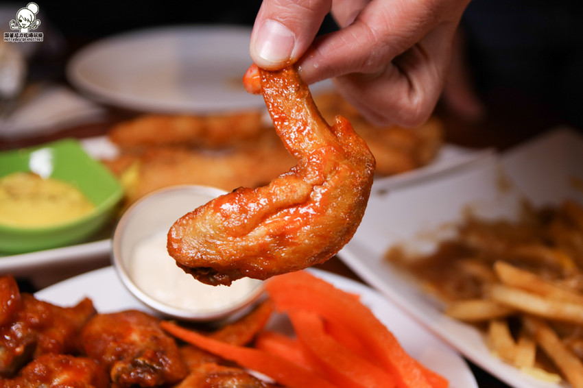 水星酒館 高雄酒館 酒吧 宵夜 小酌 老外 披薩