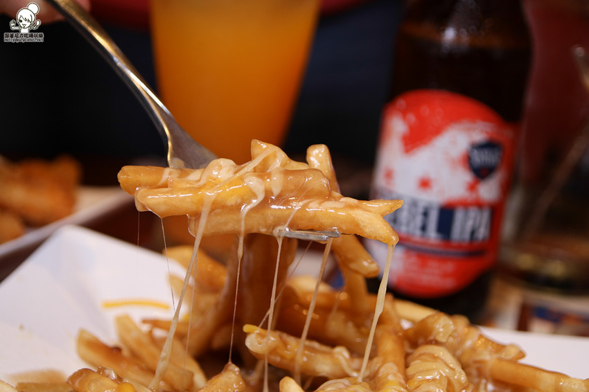 水星酒館 高雄酒館 酒吧 宵夜 小酌 老外 披薩