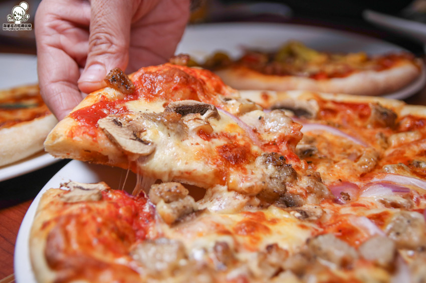 水星酒館 高雄酒館 酒吧 宵夜 小酌 老外 披薩