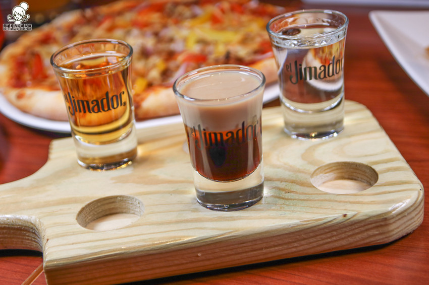 水星酒館 高雄酒館 酒吧 宵夜 小酌 老外 披薩